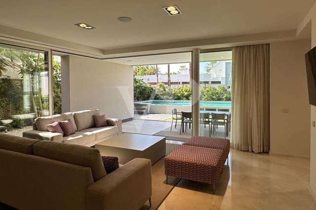 4 soveværelse Villa til salg i Playa de las Américas, Adeje med swimmingpool - € 3.250.000 (Ref: 9050894)