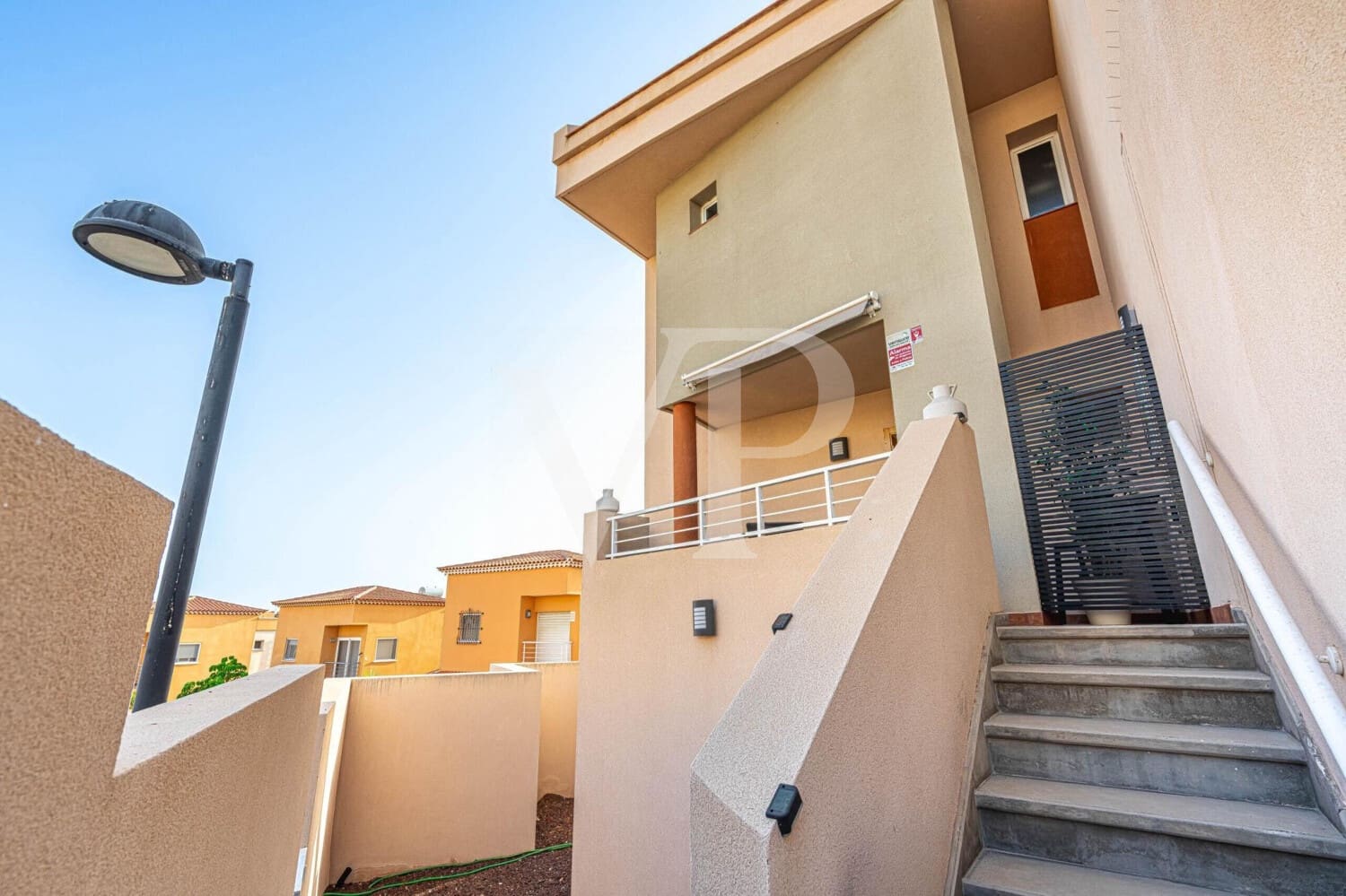 3 soveværelse Rækkehus til salg i Puerto Santiago med swimmingpool - € 595.000 (Ref: 9192503)