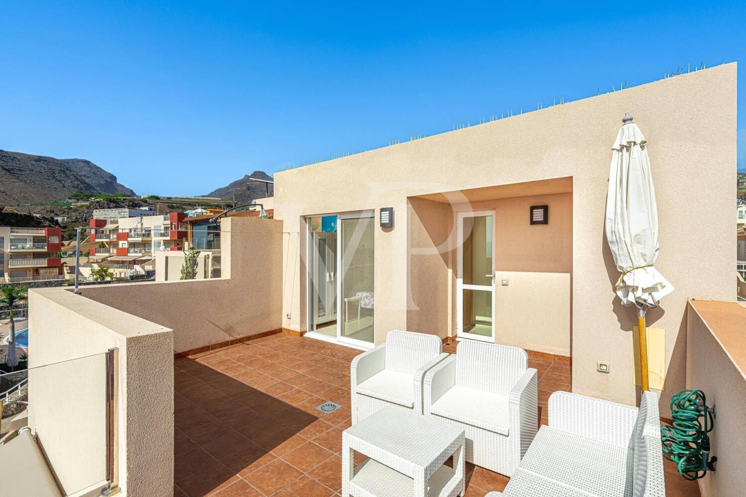 3 soveværelse Rækkehus til salg i Puerto Santiago med swimmingpool - € 595.000 (Ref: 9192503)