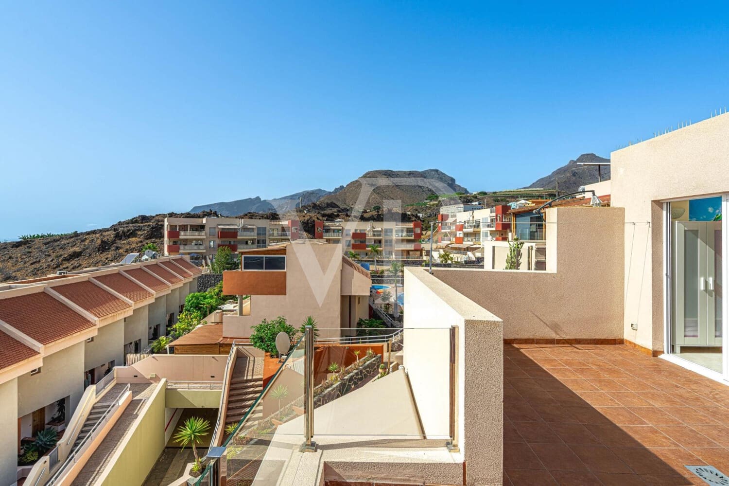 3 soveværelse Rækkehus til salg i Puerto Santiago med swimmingpool - € 595.000 (Ref: 9192503)