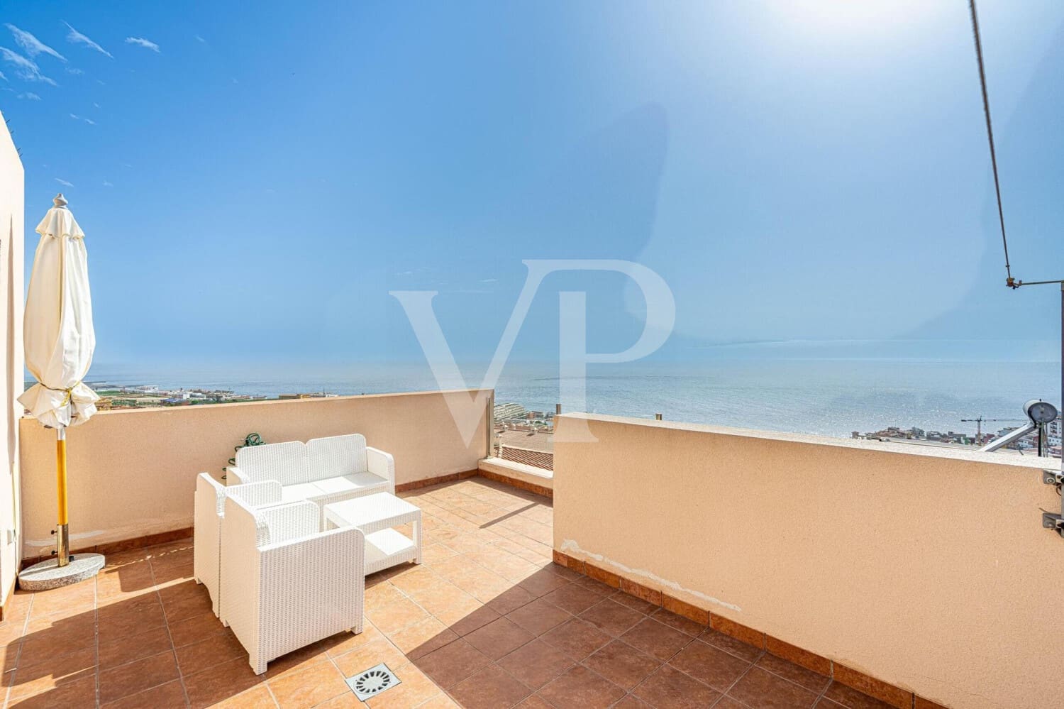 3 soveværelse Rækkehus til salg i Puerto Santiago med swimmingpool - € 595.000 (Ref: 9192503)