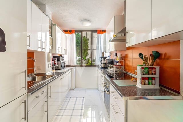 Piso de 2 habitaciones en Los Cristianos, Arona en venta con piscina - 490.000 € (Ref: 9294240)