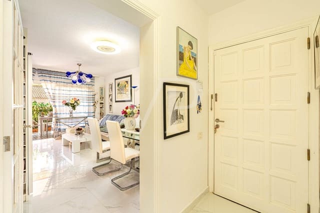 Piso de 2 habitaciones en Los Cristianos, Arona en venta con piscina - 490.000 € (Ref: 9294240)