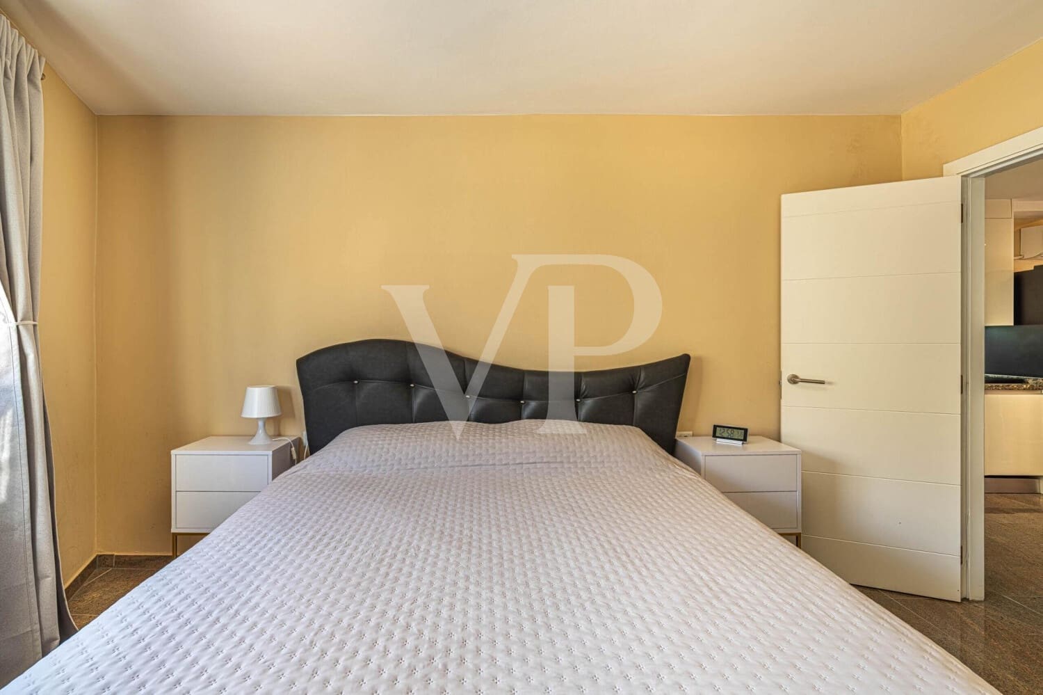 1 makuuhuone Kattohuoneisto myytävänä paikassa Adeje mukana uima-altaan - 270 000 € (Ref: 9400821)