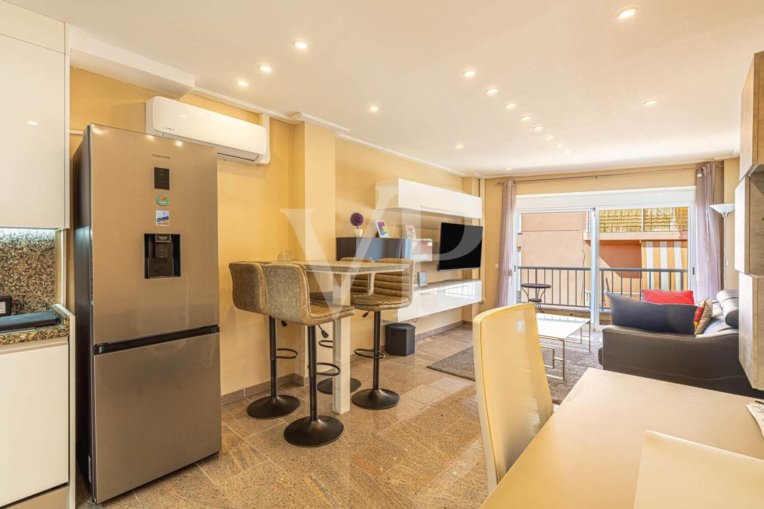 1 makuuhuone Kattohuoneisto myytävänä paikassa Adeje mukana uima-altaan - 270 000 € (Ref: 9400821)