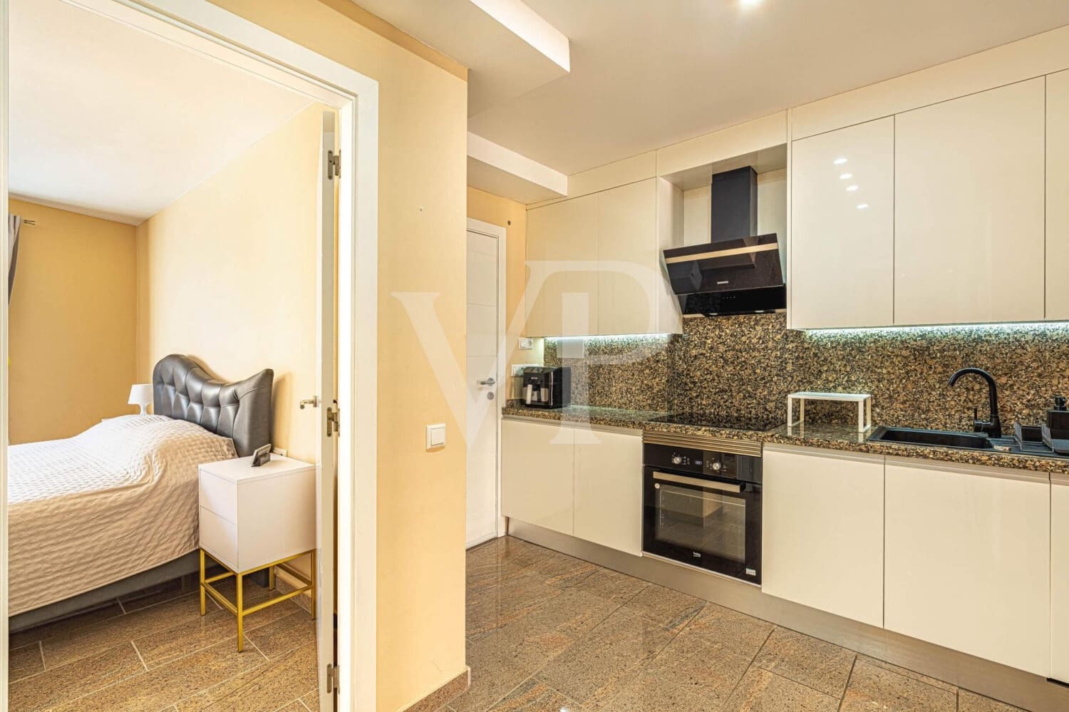 1 makuuhuone Kattohuoneisto myytävänä paikassa Adeje mukana uima-altaan - 270 000 € (Ref: 9400821)