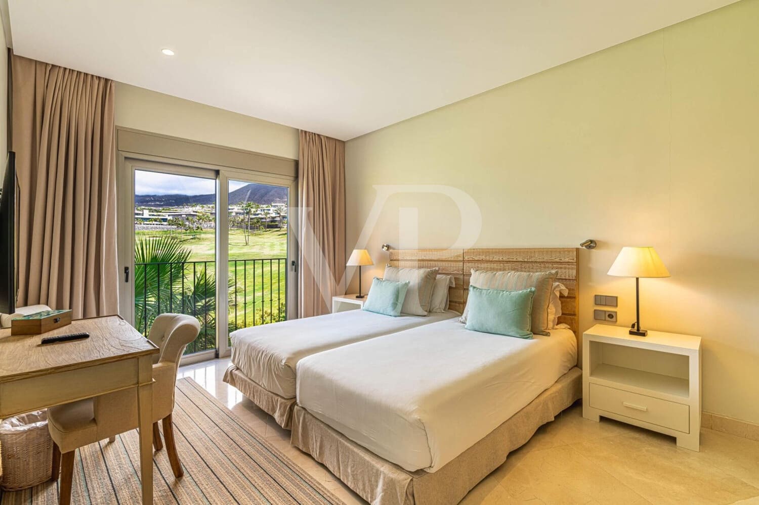 2 makuuhuone Asunto myytävänä paikassa Playa San Juan mukana uima-altaan - 1 150 000 € (Ref: 9400822)