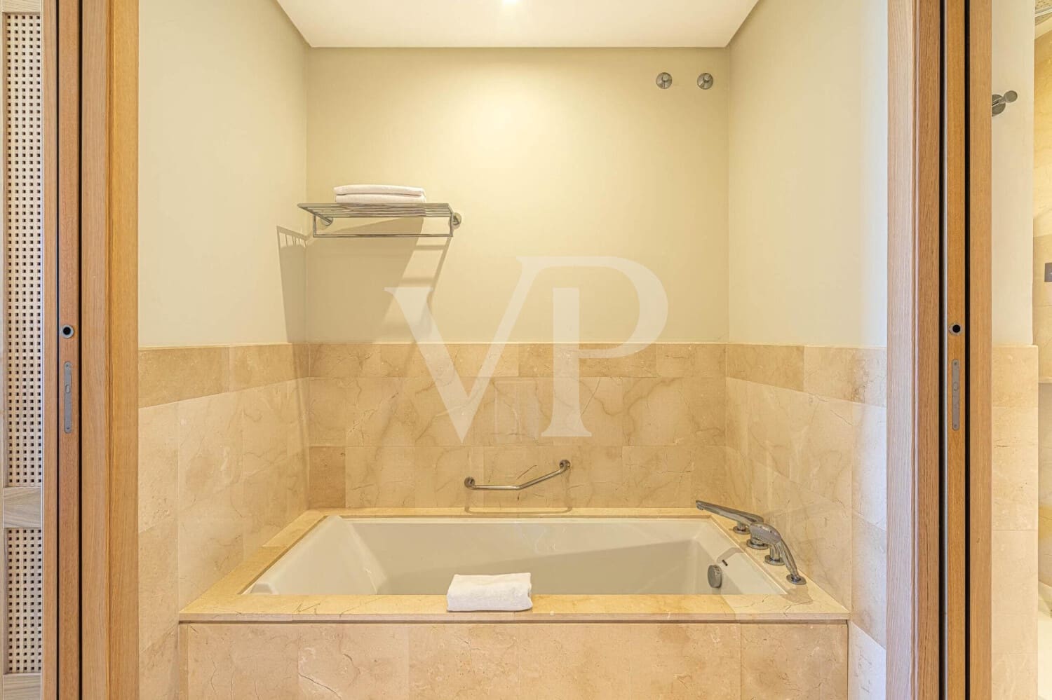 2 makuuhuone Asunto myytävänä paikassa Playa San Juan mukana uima-altaan - 1 150 000 € (Ref: 9400822)