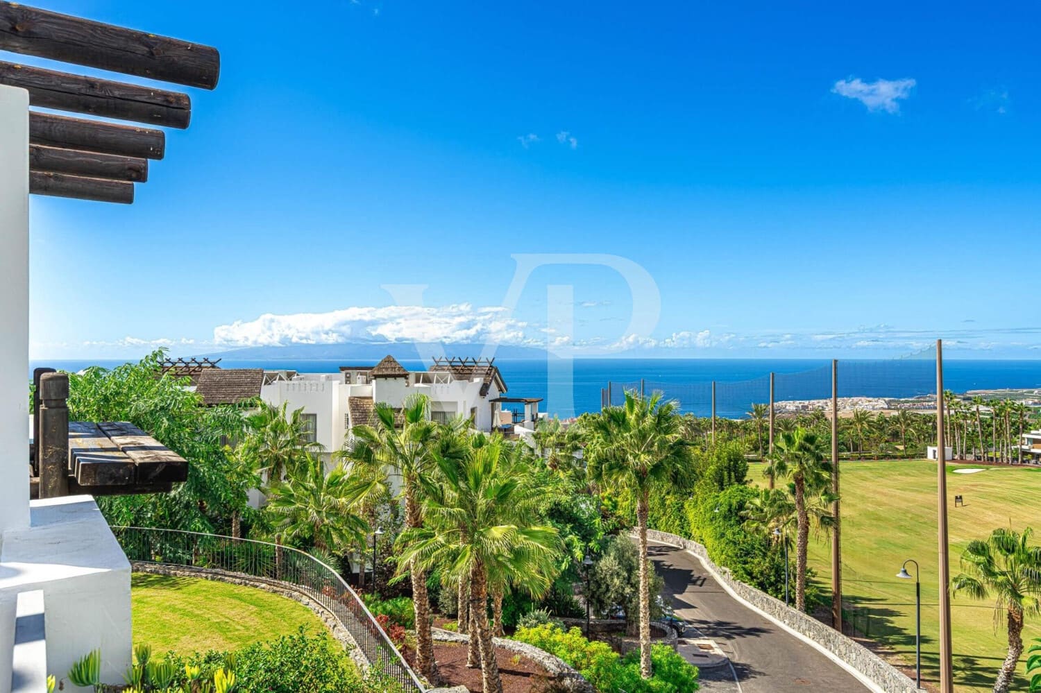 2 makuuhuone Asunto myytävänä paikassa Playa San Juan mukana uima-altaan - 1 150 000 € (Ref: 9400822)