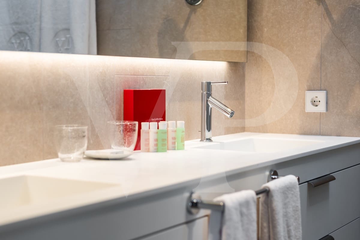 Piso de 3 habitaciones en Guía de Isora en venta con piscina - 1.479.000 € (Ref: 9403158)