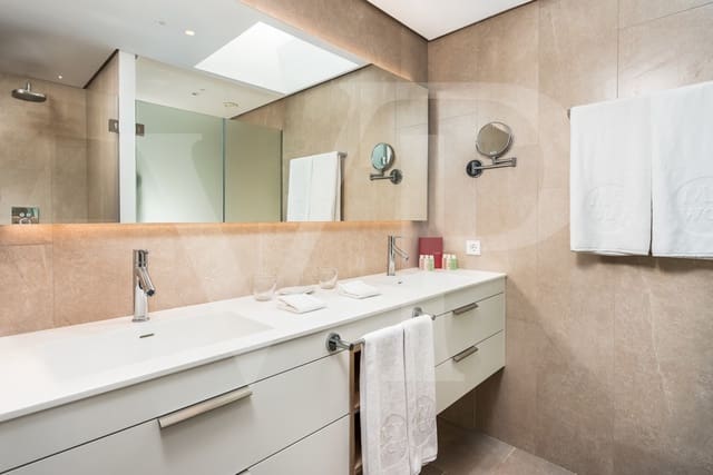 Piso de 3 habitaciones en Guía de Isora en venta con piscina - 1.479.000 € (Ref: 9403158)