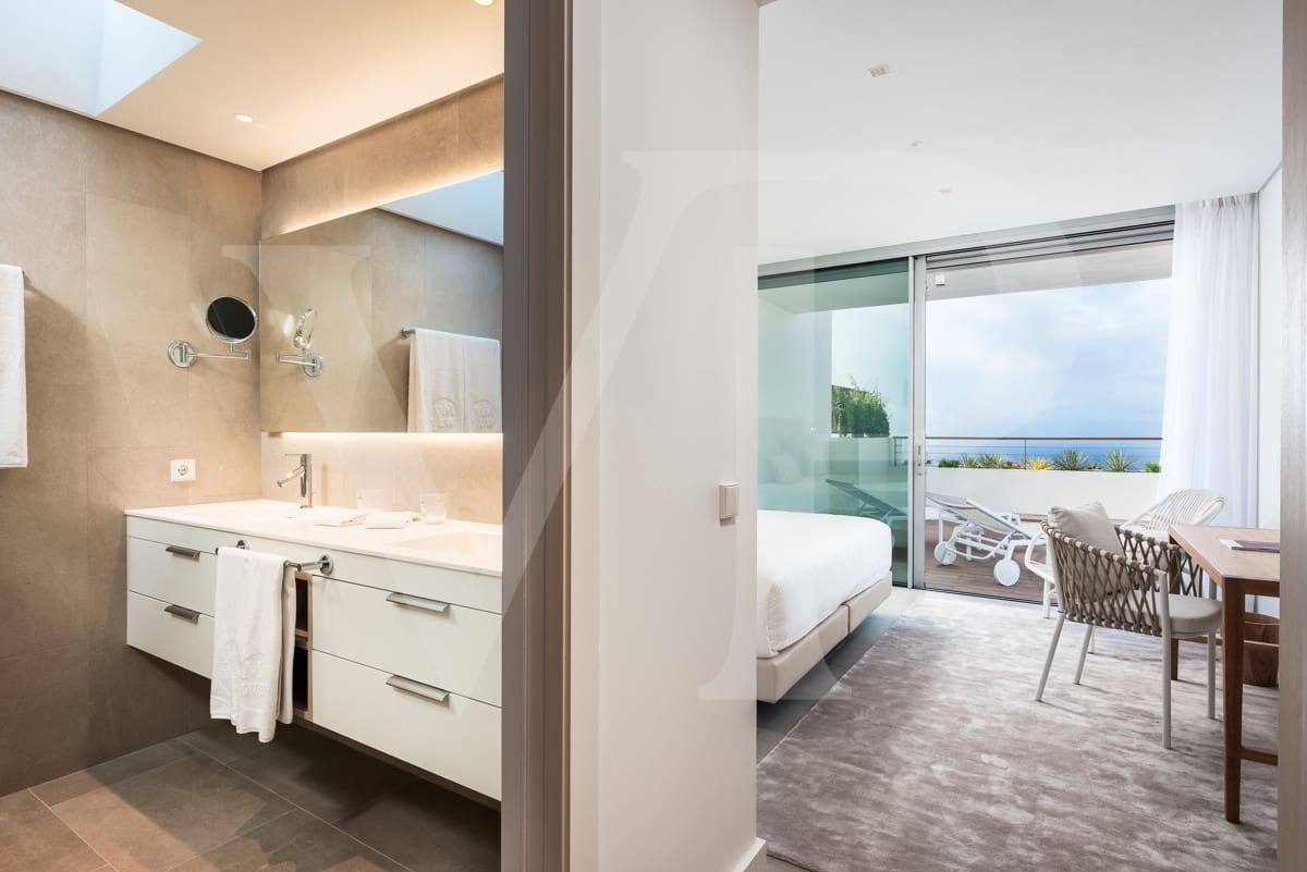 Piso de 3 habitaciones en Guía de Isora en venta con piscina - 1.479.000 € (Ref: 9403158)