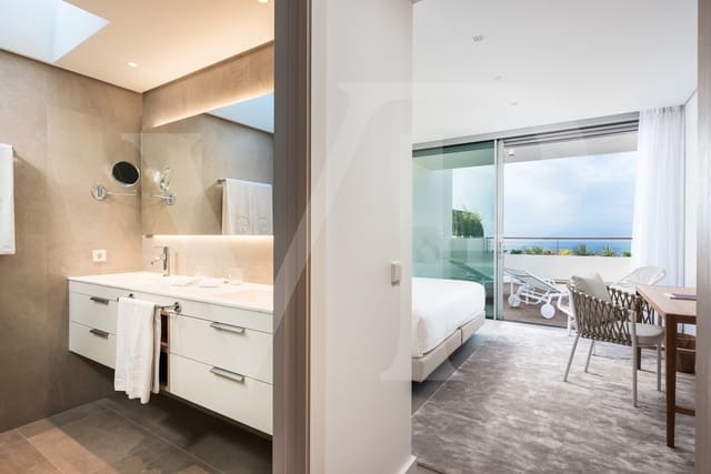 Piso de 3 habitaciones en Guía de Isora en venta con piscina - 1.479.000 € (Ref: 9403158)