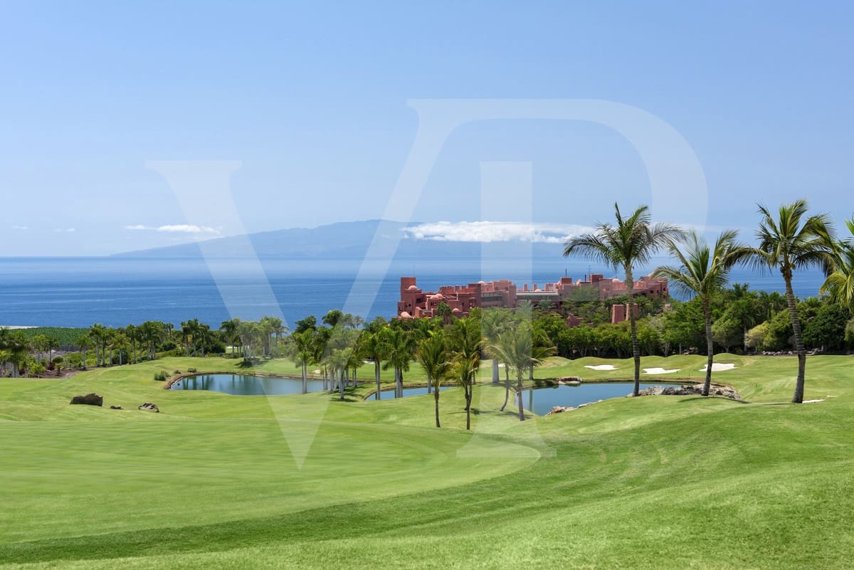 Piso de 3 habitaciones en Guía de Isora en venta con piscina - 1.479.000 € (Ref: 9403158)