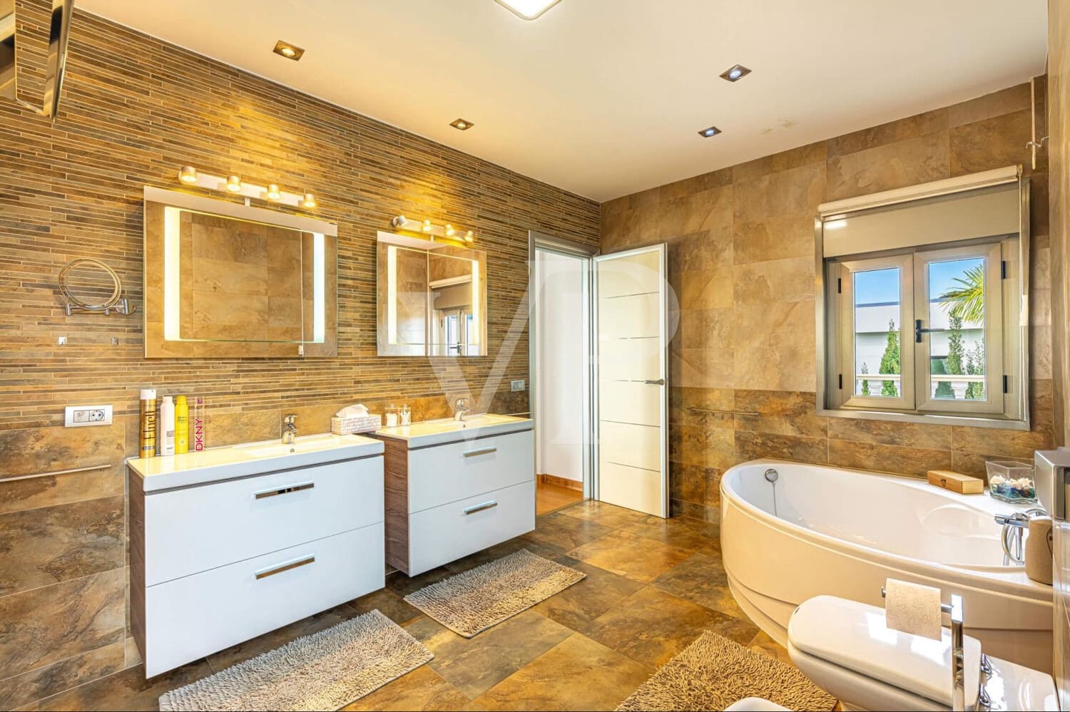 4 sypialnia Willa na sprzedaż w Roque del Conde z basenem - 1 299 000 € (Ref: 9470548)