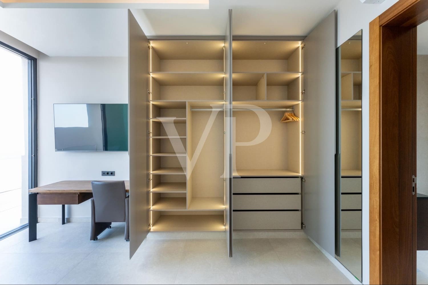 5 slaapkamer Huis te koop in Adeje met zwembad - € 5.900.000 (Ref: 9481938)