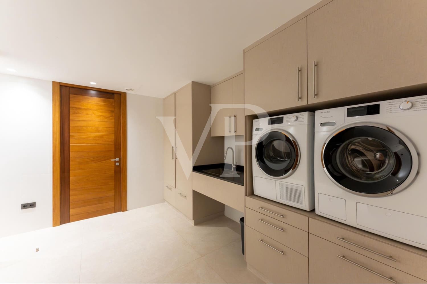 5 slaapkamer Huis te koop in Adeje met zwembad - € 5.900.000 (Ref: 9481938)