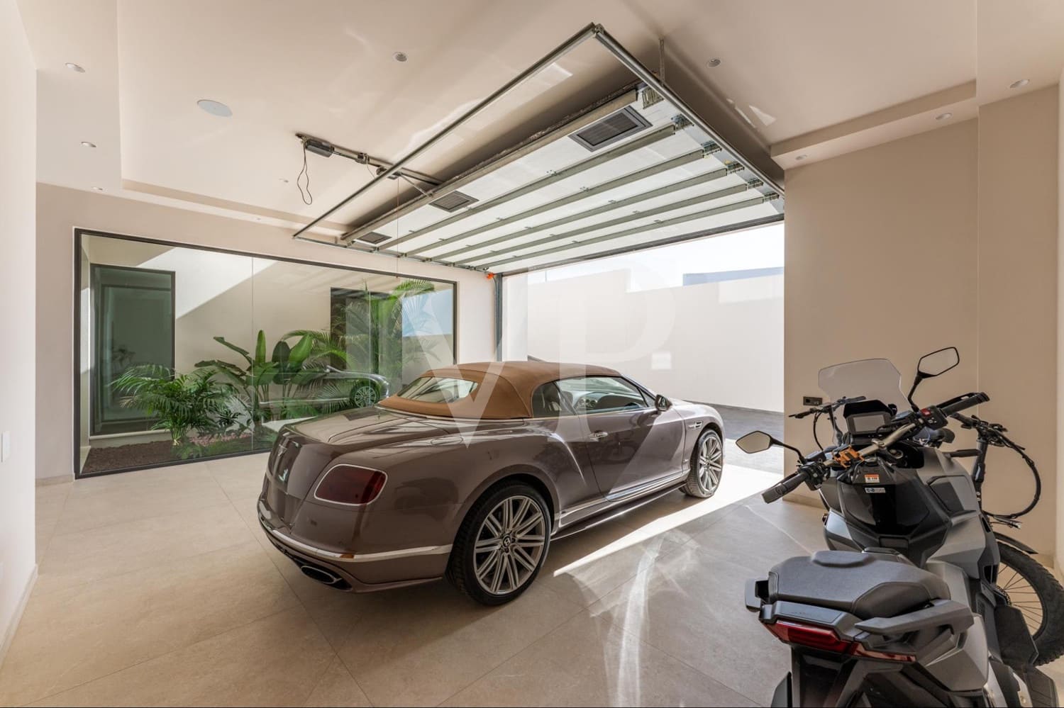 5 slaapkamer Huis te koop in Adeje met zwembad - € 5.900.000 (Ref: 9481938)