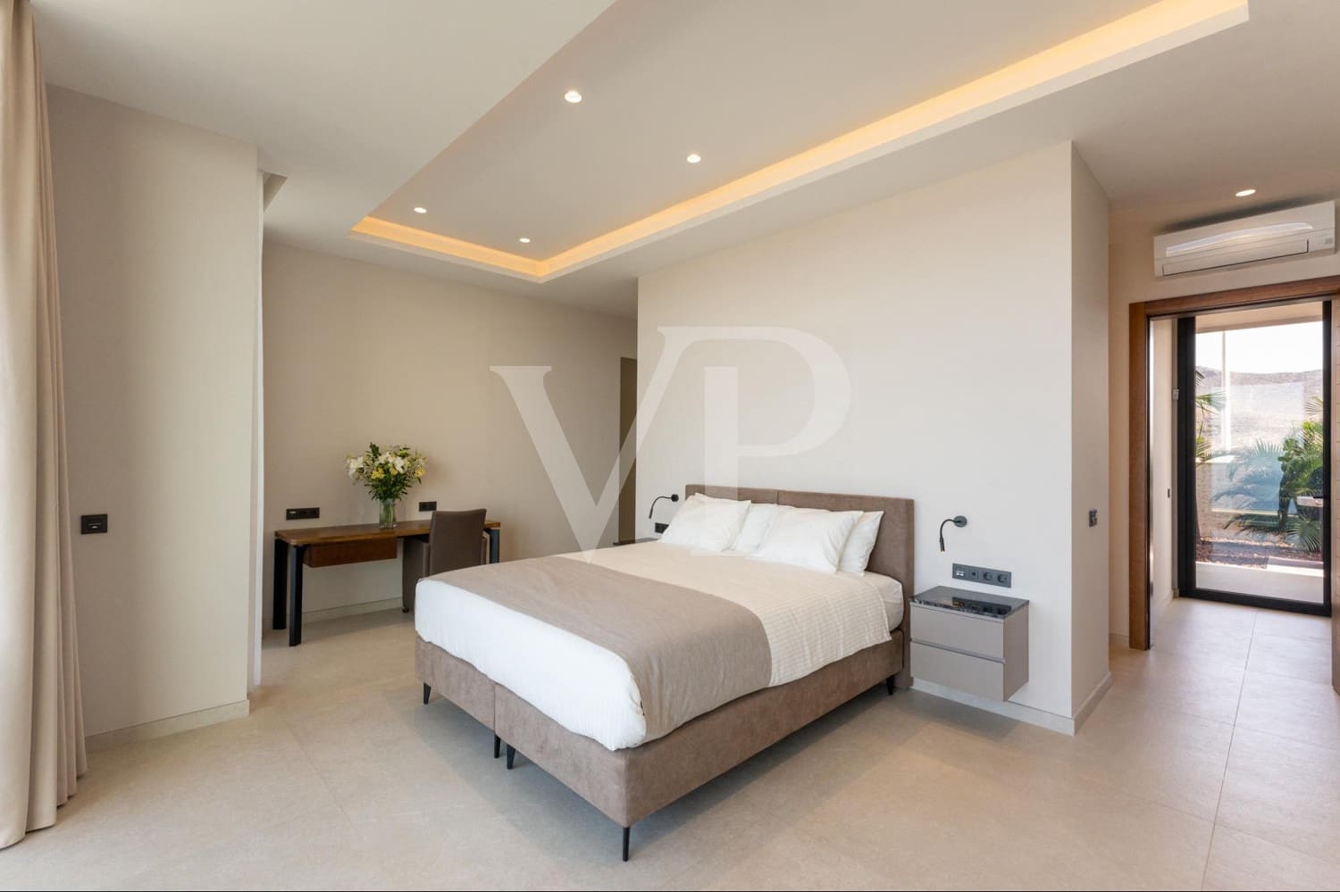 5 slaapkamer Huis te koop in Adeje met zwembad - € 5.900.000 (Ref: 9481938)