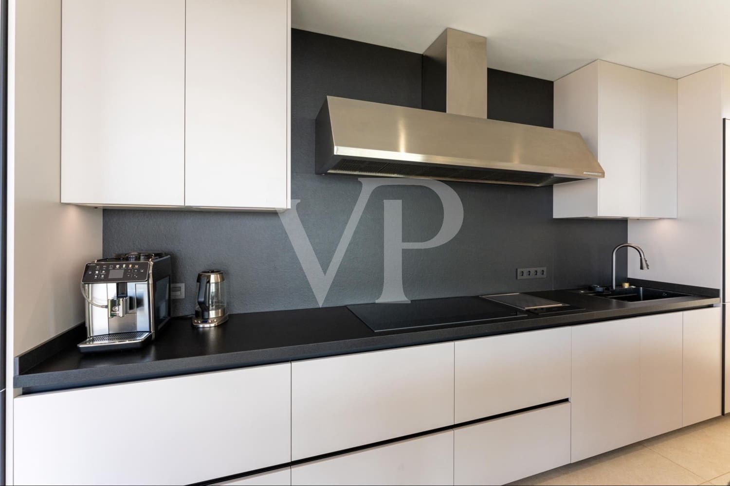 3 slaapkamer Huis te koop in Adeje met zwembad - € 5.900.000 (Ref: 9481939)