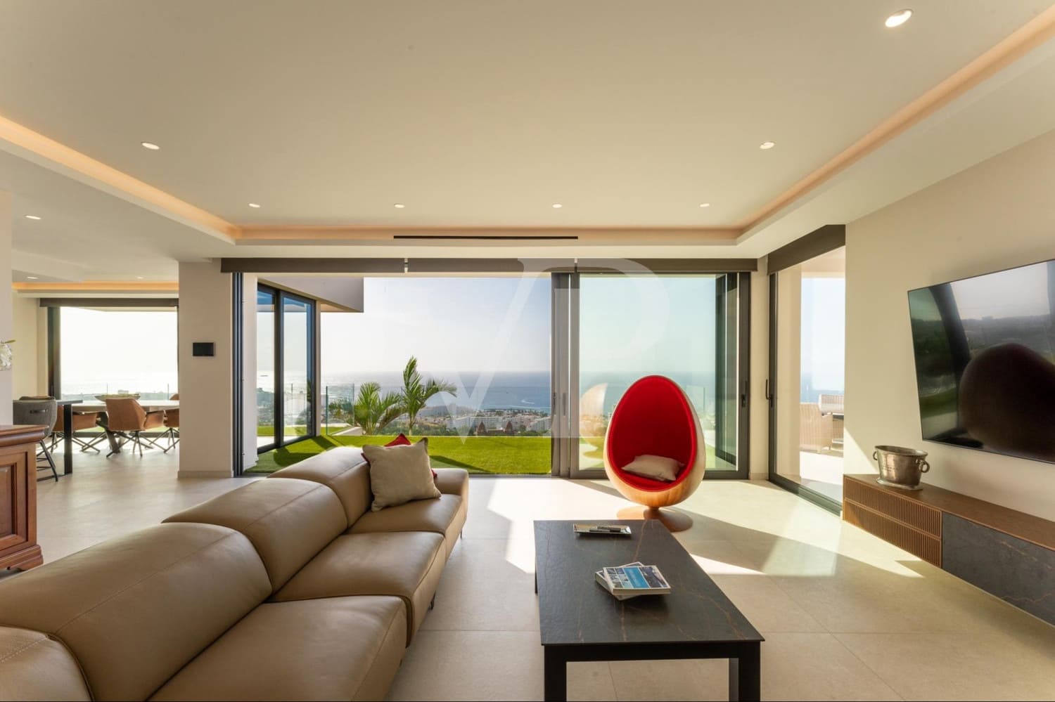 3 slaapkamer Huis te koop in Adeje met zwembad - € 5.900.000 (Ref: 9481939)