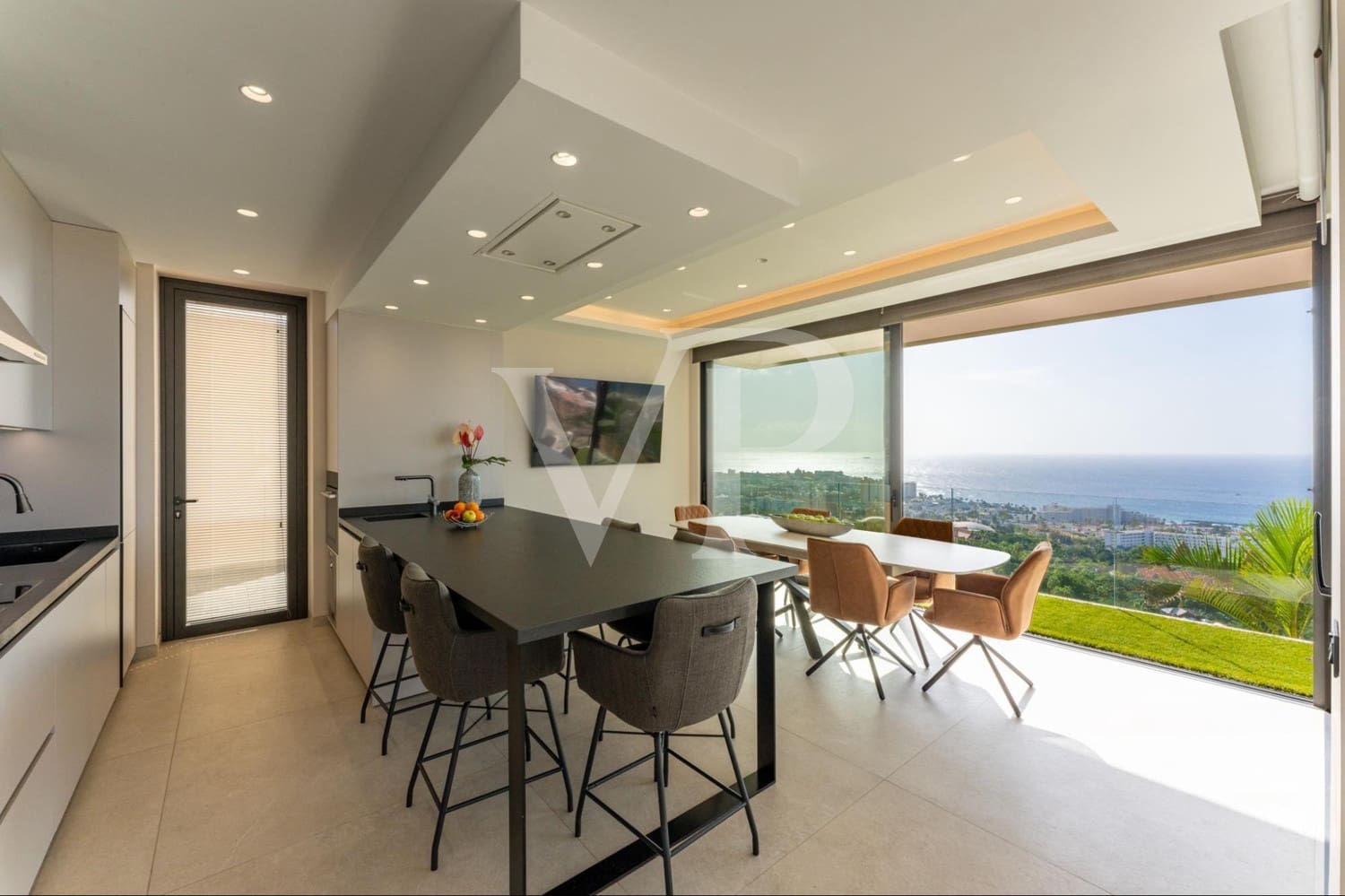 3 slaapkamer Huis te koop in Adeje met zwembad - € 5.900.000 (Ref: 9481939)