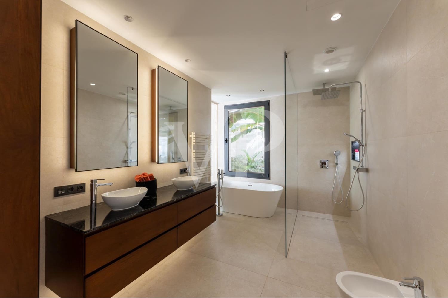 3 slaapkamer Huis te koop in Adeje met zwembad - € 5.900.000 (Ref: 9481939)