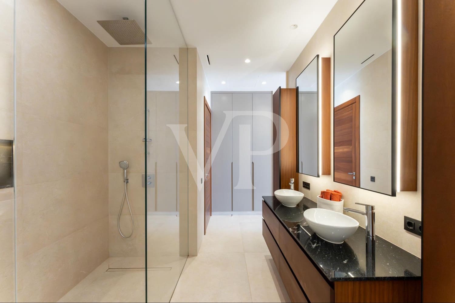 3 slaapkamer Huis te koop in Adeje met zwembad - € 5.900.000 (Ref: 9481939)