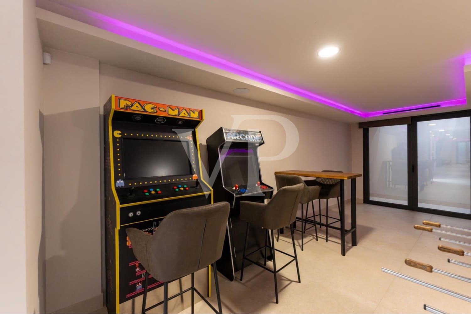 3 slaapkamer Huis te koop in Adeje met zwembad - € 5.900.000 (Ref: 9481939)