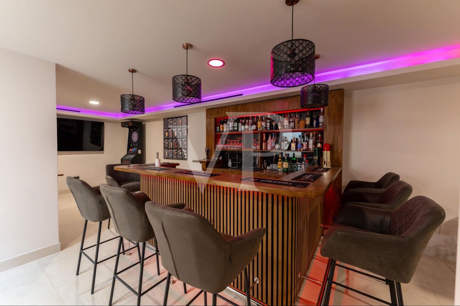 3 slaapkamer Huis te koop in Adeje met zwembad - € 5.900.000 (Ref: 9481939)