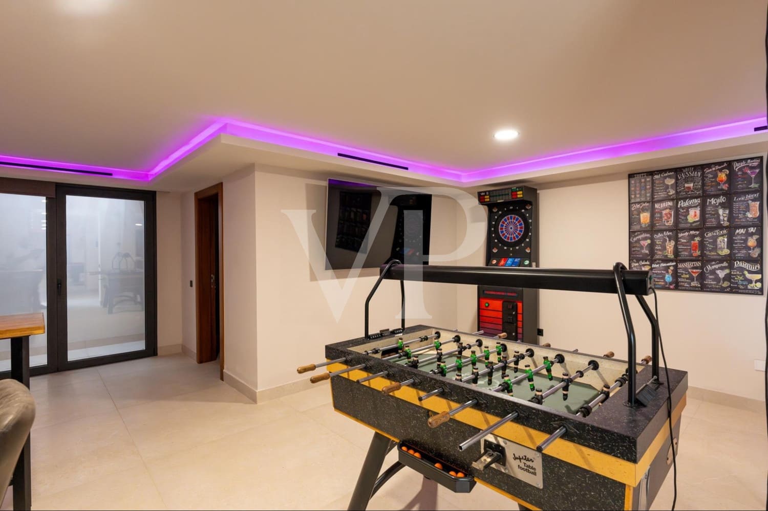 3 slaapkamer Huis te koop in Adeje met zwembad - € 5.900.000 (Ref: 9481939)