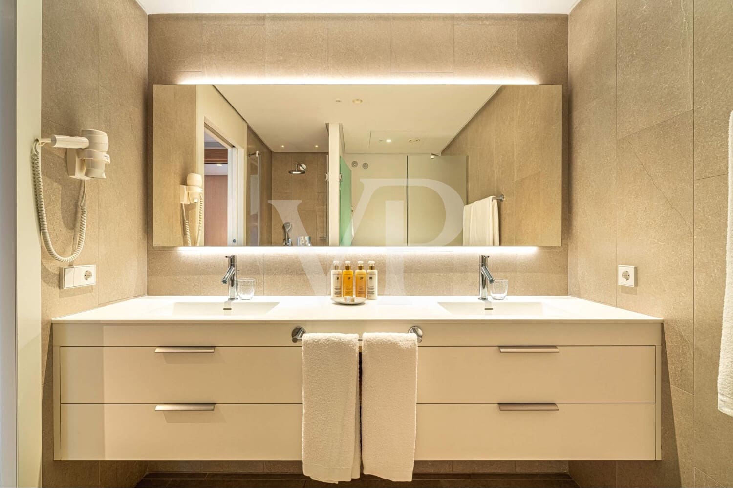 2 bedroom Flat for sale in Guia de Isora with pool - € 1,175,000 (Ref: 9526197)