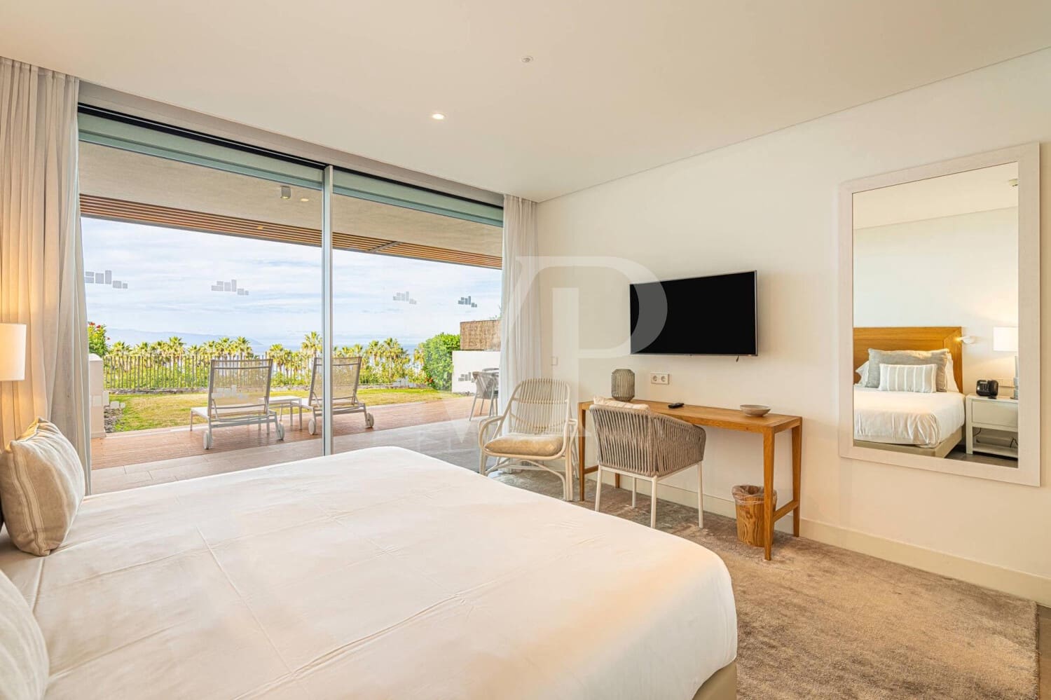 2 bedroom Flat for sale in Guia de Isora with pool - € 1,175,000 (Ref: 9526197)