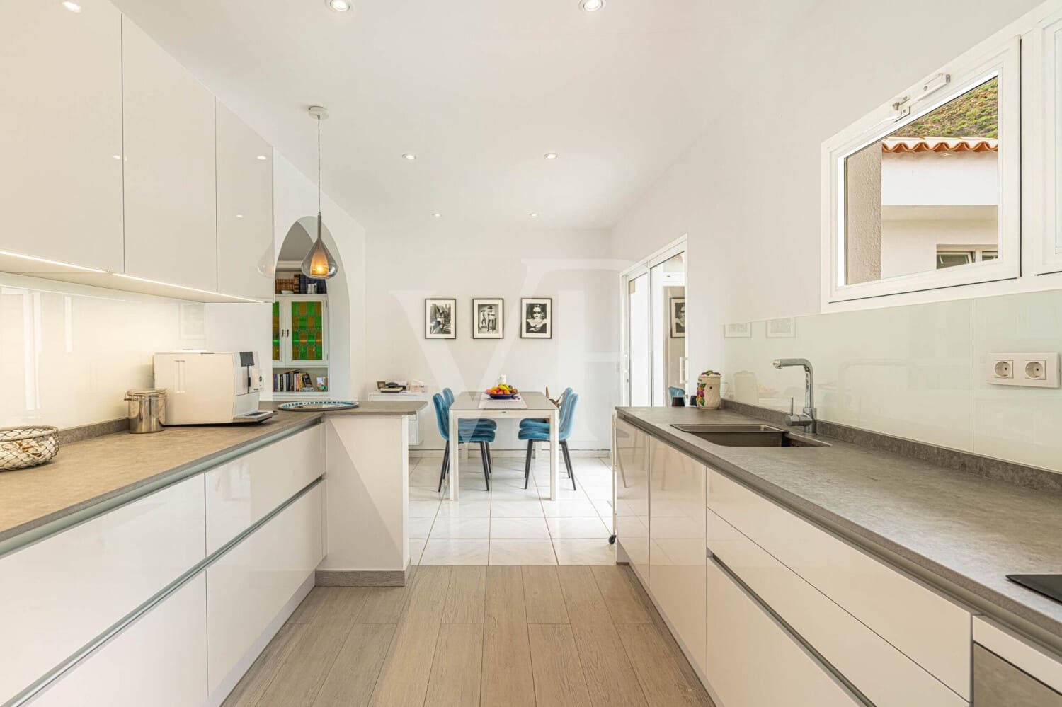 3 bedroom Townhouse for sale in Valle de San Lorenzo with pool - € 1,200,000 (Ref: 9530065)