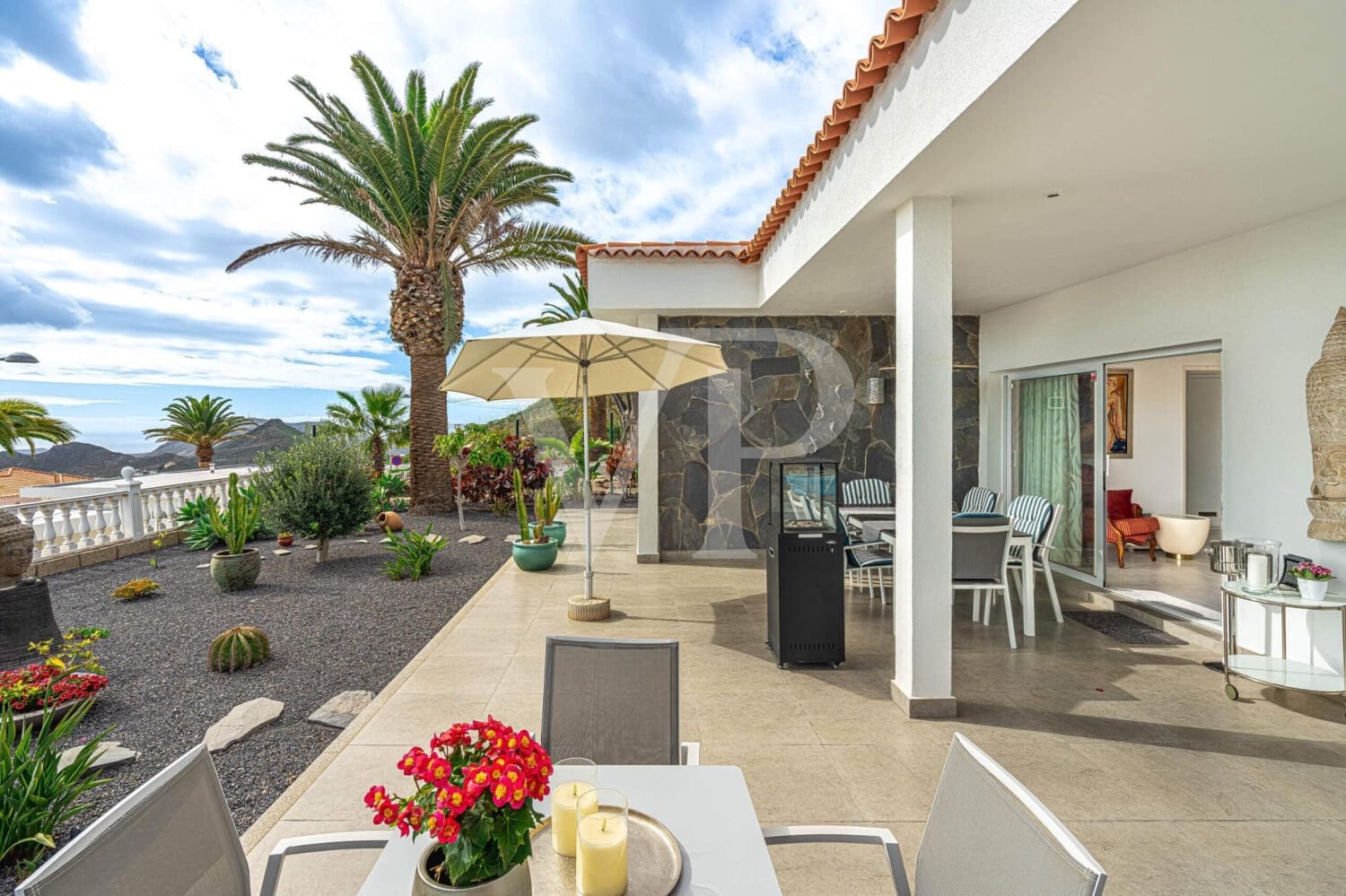 3 bedroom Townhouse for sale in Valle de San Lorenzo with pool - € 1,200,000 (Ref: 9530065)