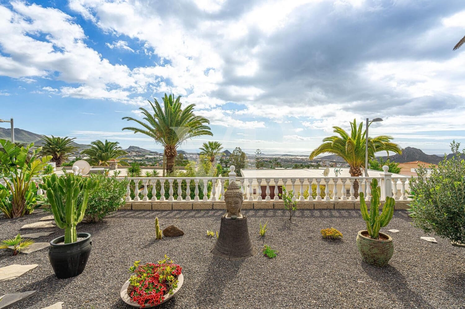3 bedroom Townhouse for sale in Valle de San Lorenzo with pool - € 1,200,000 (Ref: 9530065)