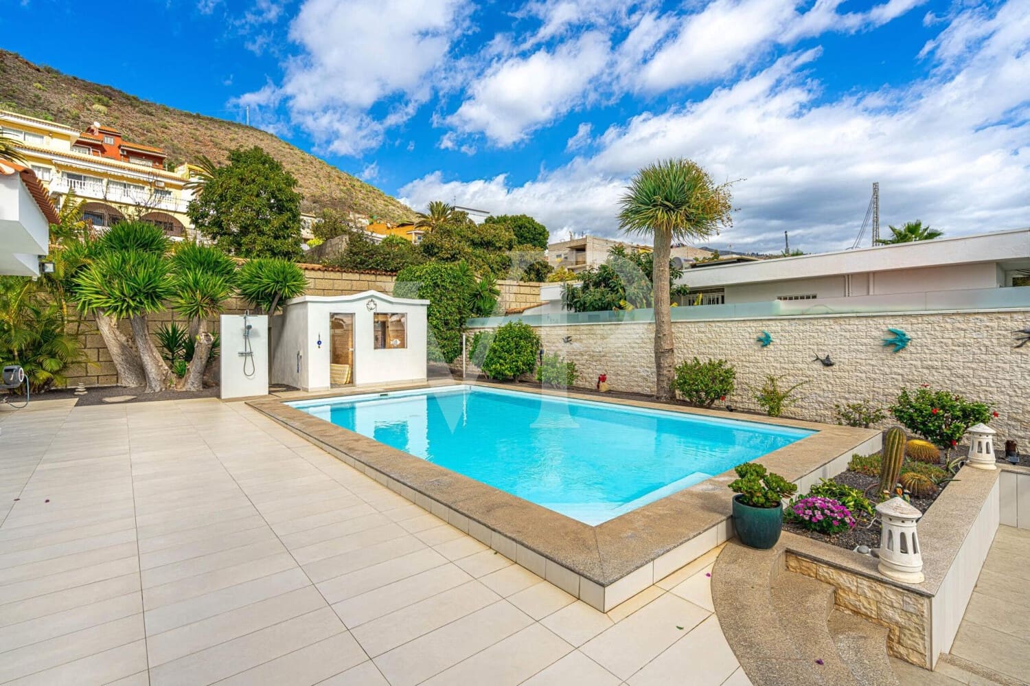 3 bedroom Townhouse for sale in Valle de San Lorenzo with pool - € 1,200,000 (Ref: 9530065)