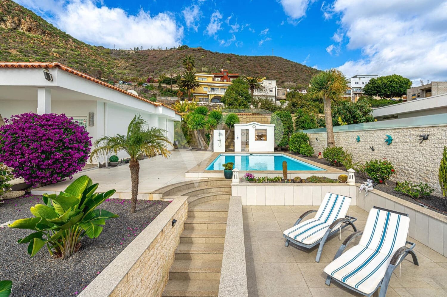 3 bedroom Townhouse for sale in Valle de San Lorenzo with pool - € 1,200,000 (Ref: 9530065)