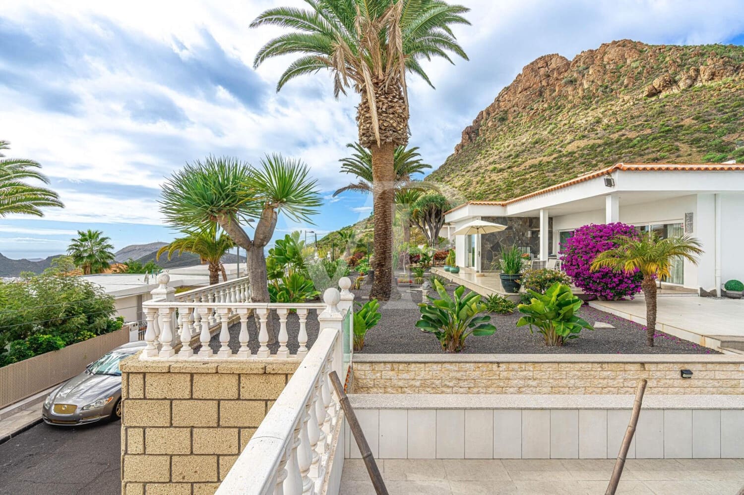 3 bedroom Townhouse for sale in Valle de San Lorenzo with pool - € 1,200,000 (Ref: 9530065)