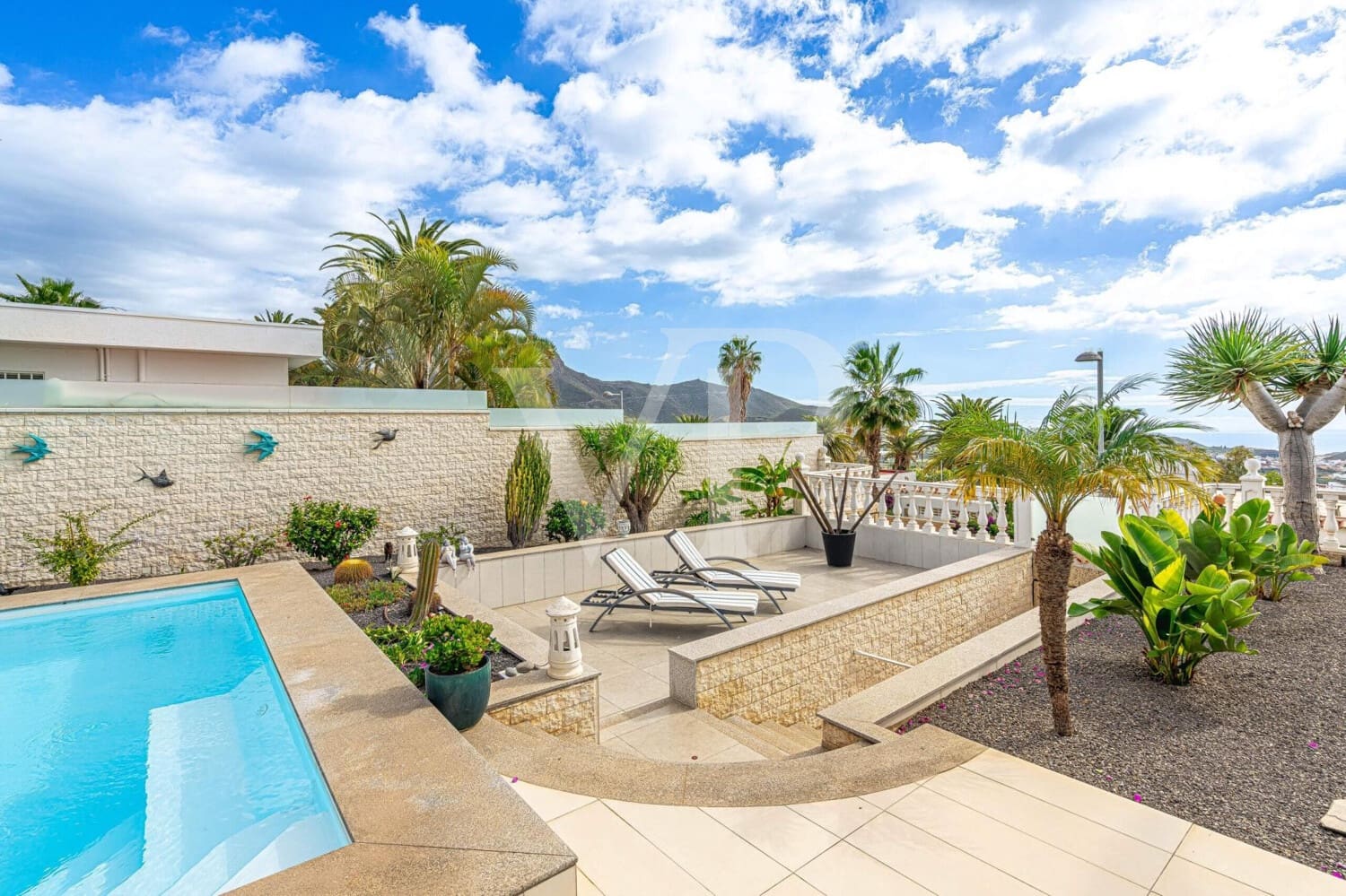 3 bedroom Townhouse for sale in Valle de San Lorenzo with pool - € 1,200,000 (Ref: 9530065)