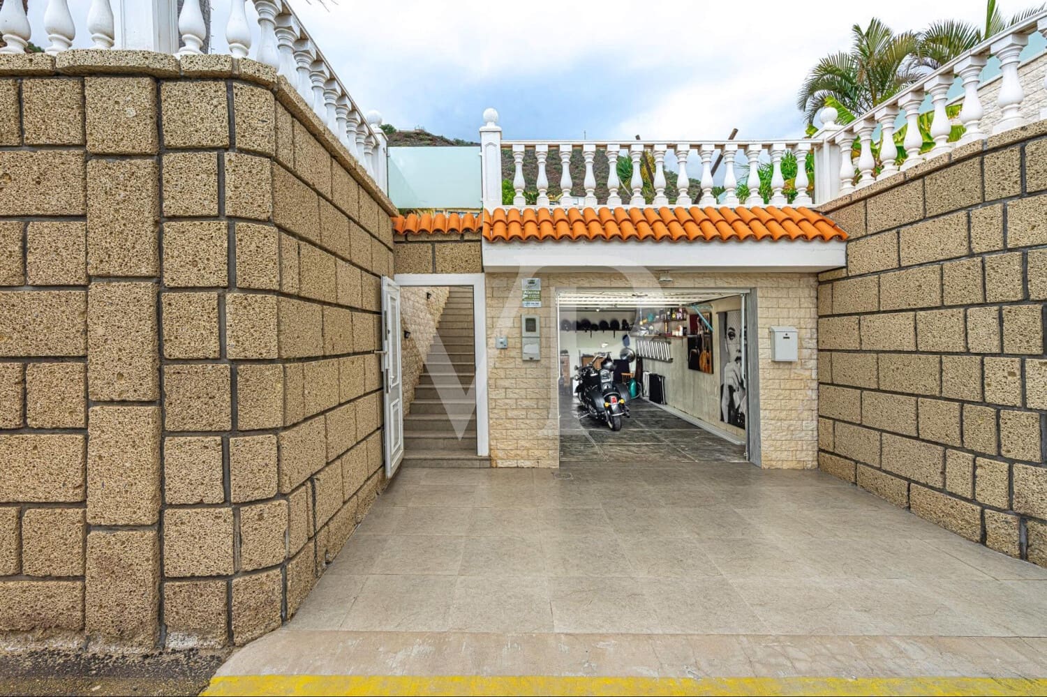 3 bedroom Townhouse for sale in Valle de San Lorenzo with pool - € 1,200,000 (Ref: 9530065)