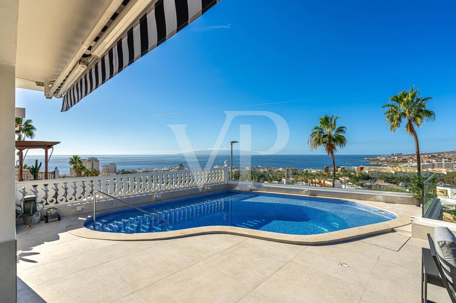 4 soverom Villa til salgs i Costa Adeje med svømmebasseng - € 2 600 000 (Ref: 9540842)