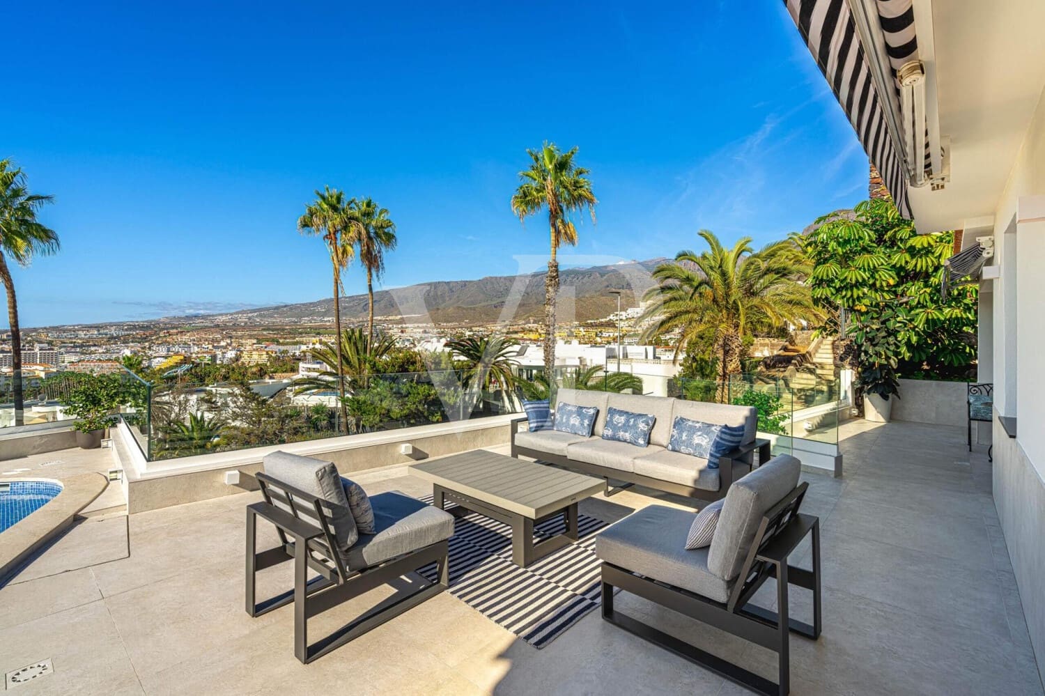 4 soverom Villa til salgs i Costa Adeje med svømmebasseng - € 2 600 000 (Ref: 9540842)