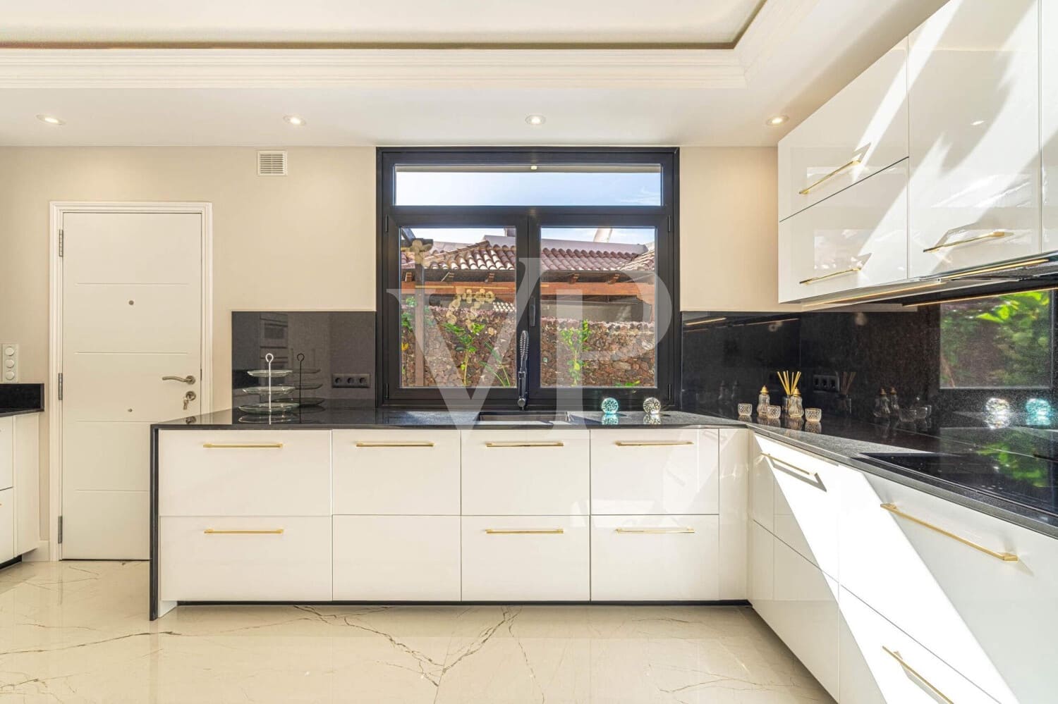 4 soverom Villa til salgs i Costa Adeje med svømmebasseng - € 2 600 000 (Ref: 9540842)