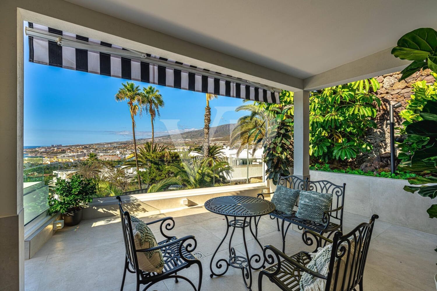 4 soverom Villa til salgs i Costa Adeje med svømmebasseng - € 2 600 000 (Ref: 9540842)