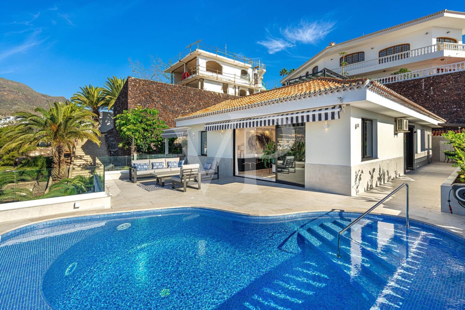 4 soverom Villa til salgs i Costa Adeje med svømmebasseng - € 2 600 000 (Ref: 9540842)