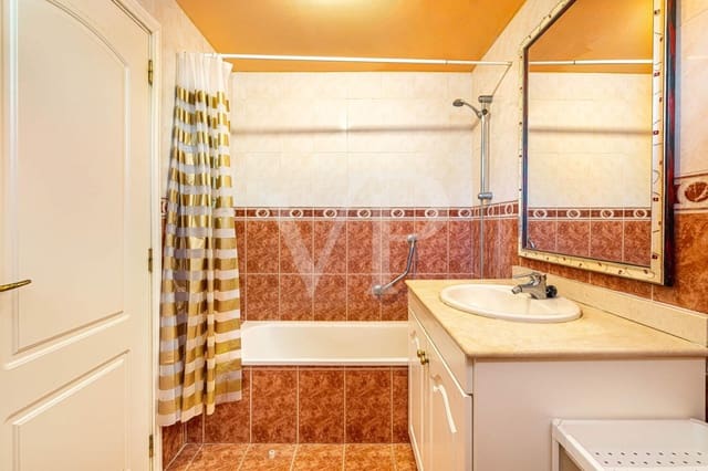 2 bedroom Flat for sale in San Eugenio Alto, Adeje with pool - € 320,000 (Ref: 9547759)