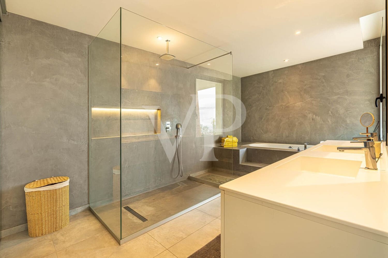 5 bedroom Villa for sale in Guia de Isora with pool - € 5,285,000 (Ref: 9590742)