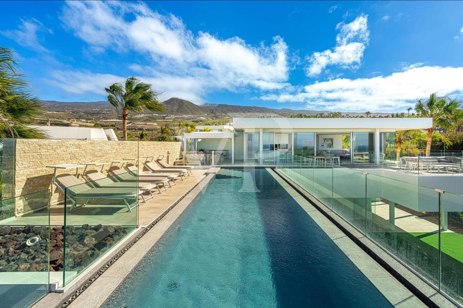 5 bedroom Villa for sale in Guia de Isora with pool - € 5,285,000 (Ref: 9590742)