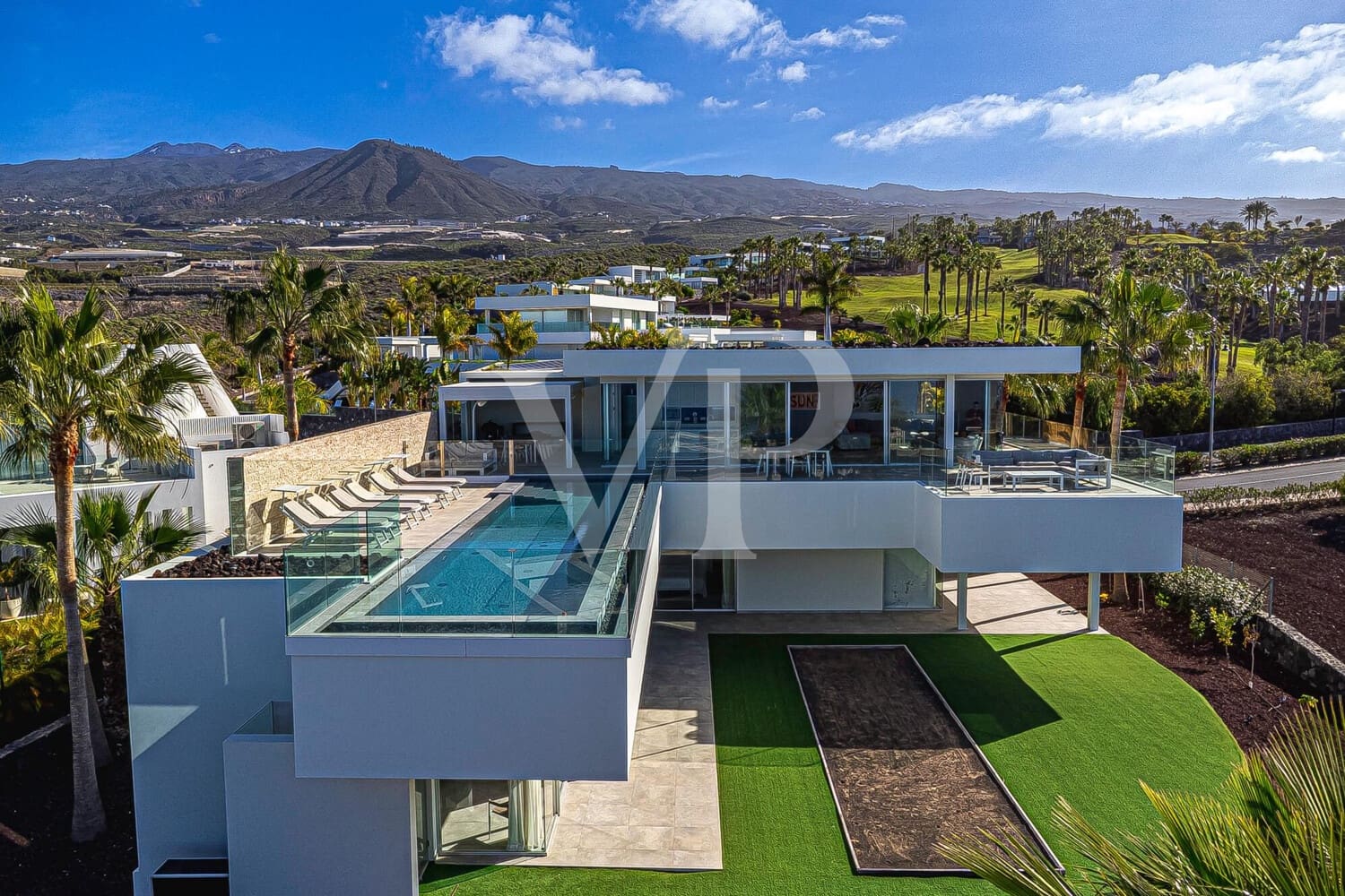 5 bedroom Villa for sale in Guia de Isora with pool - € 5,285,000 (Ref: 9590742)